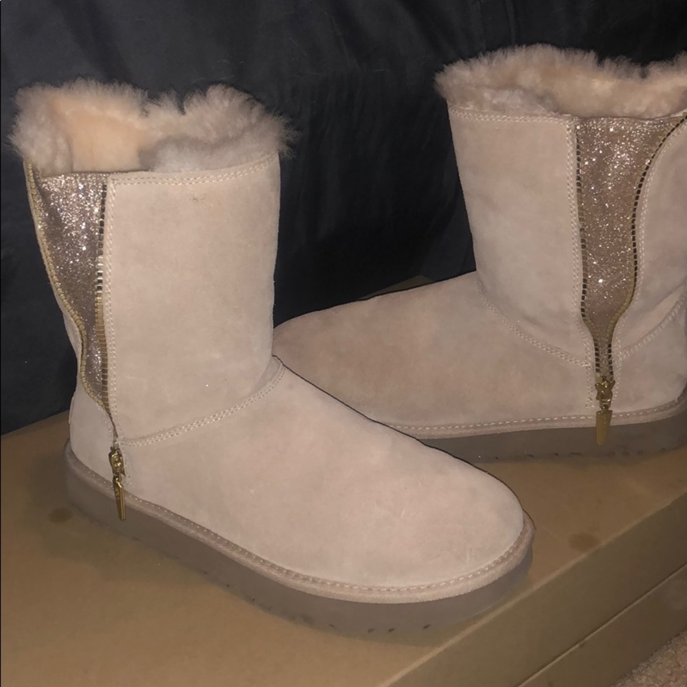 SPARKLY ZIPPER UGG BOOT